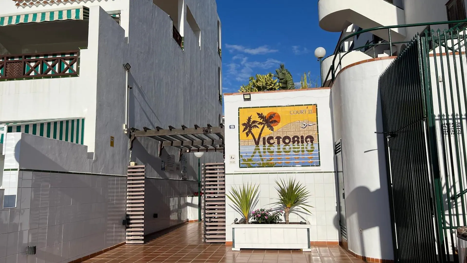 Victoria Apartment Arona
